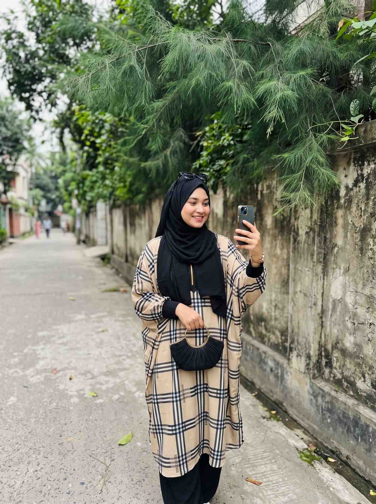 Muntaha Short Cape customer review