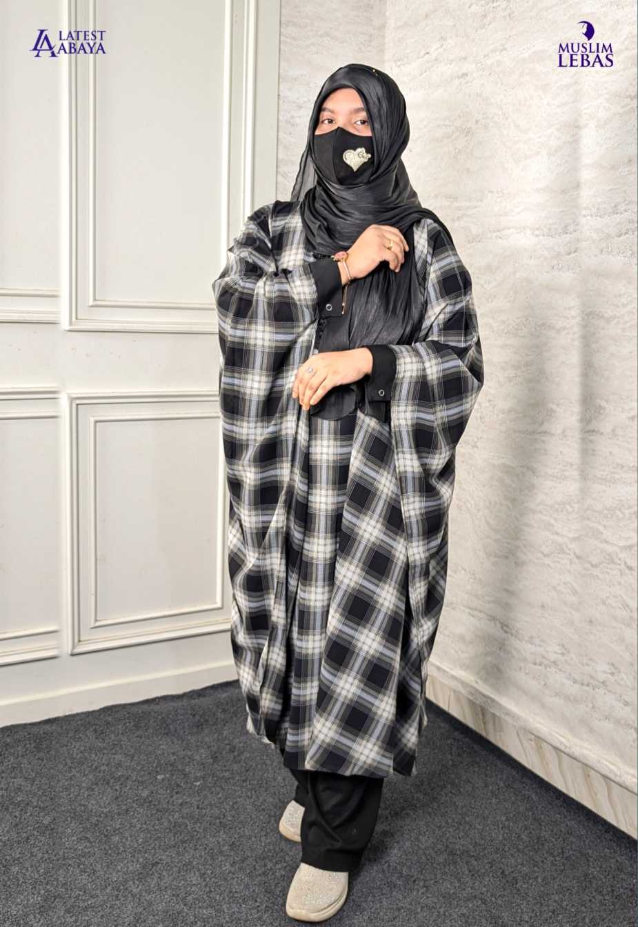 Burberry Short Cape Grameen Check Black White